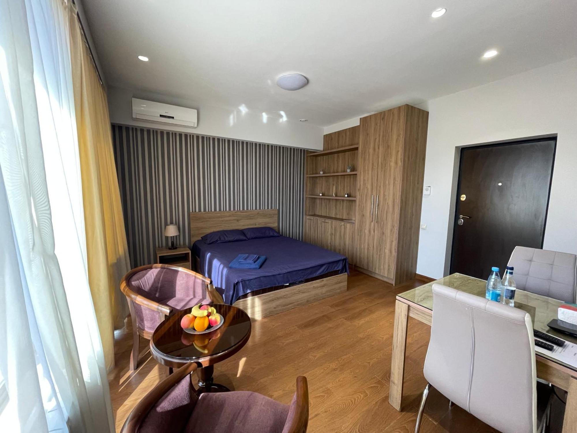 City center Yerevan, Byuzand 17, bedroom apt. Buitenkant foto